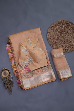 Crushed Tissue saree with an embroidered thread work border