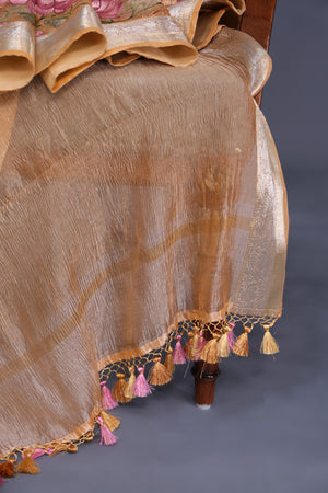 Crushed Tissue saree with an embroidered thread work border