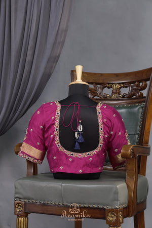 A beautiful mysore crepre silk saree in dark navy and rani pink combination