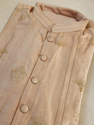 Cream chanderi silk kurta with beautiful and delicate Zari embroidery