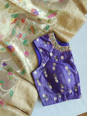 Banarasi Tissue saree in gold with all over floral motifs