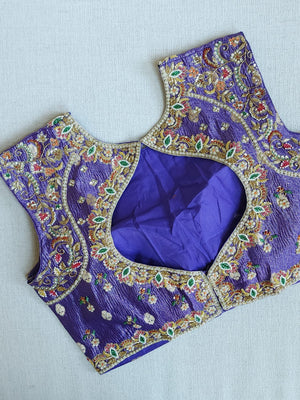 Banarasi Tissue saree in gold with all over floral motifs