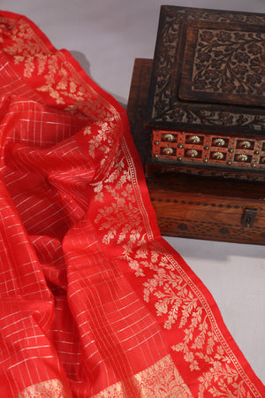 Elegant Raw Mango Pattu saree in a stunning red and white combo