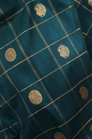 Gadwal pattu saree in the most beautiful dark green and lavender combo