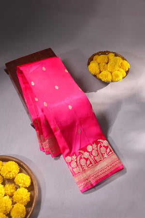 Raw Mango saree in pink paired with a contrast off white blouse