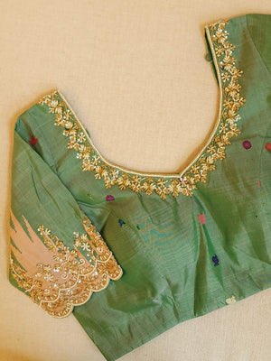 Gadwal saree in peach with beautiful contrast green temple borders