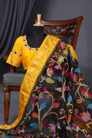 Stunning jamdaani with kanchi border in black !