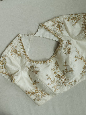 Short sleeves blouse in off white with all over placement work