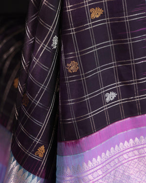 Stunning combo of brown and lavender Kanchipattu saree