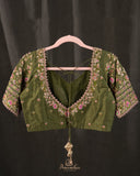 Stunning kanjeevaram in a dual tone peach pink color with meenakari border