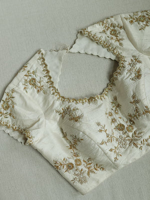 Short sleeves blouse in off white with all over placement work