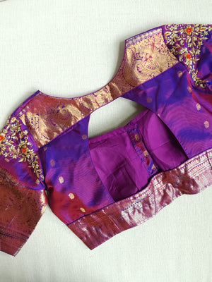 A grand Gadwal Kanchi saree in orange for your joyous occasions