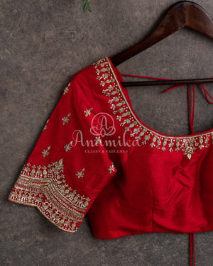 Red Elbow sleeves with beautifully designed scallop work on the sleeves