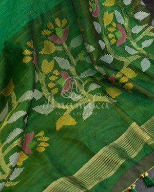 Green Muslin Jamdaani weave with a contrast pink sleeveless blouse