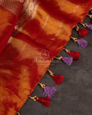 Lavender Gadwal Saree with a contrast reddish gold tissue border