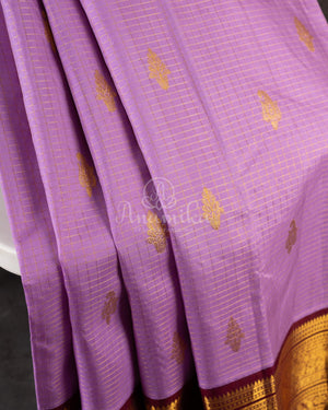Kanjeevaram saree in Mauve/Plum combo with a grand border and pallu