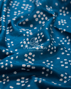 Pure silk Bandini with patola border - paired with a beautiful short sleeves handwork blouse