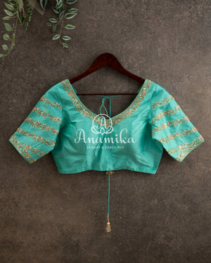 Breathtaking Banarasis with contrast zardosi work border