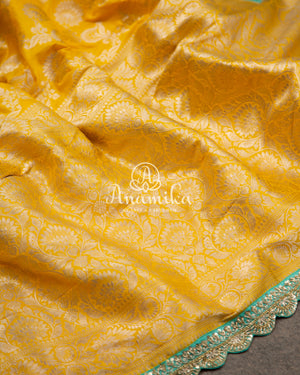 Breathtaking Banarasis with contrast zardosi work border