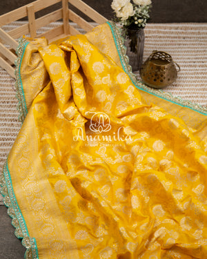 Breathtaking Banarasis with contrast zardosi work border