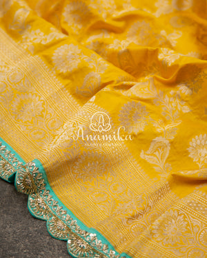 Breathtaking Banarasis with contrast zardosi work border