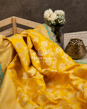 Breathtaking Banarasis with contrast zardosi work border