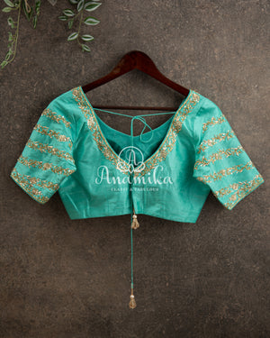 Breathtaking Banarasis with contrast zardosi work border