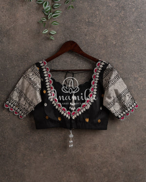 Royal Gadwal Pattu saree in a beautiful pink/black combination