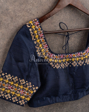 Gadwal pattu saree in a beautiful Lavender/ Dark Navy combo