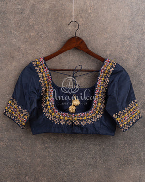 Gadwal pattu saree in a beautiful Lavender/ Dark Navy combo